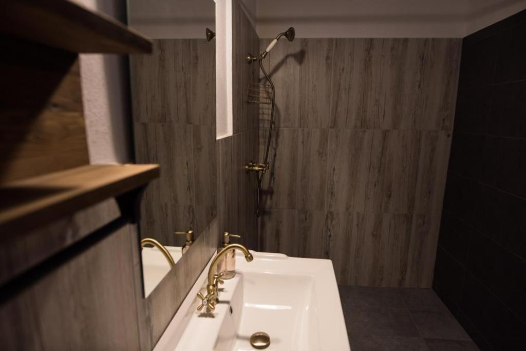 Hotel Kata - Lak BaileTusnad Zewnętrze zdjęcie