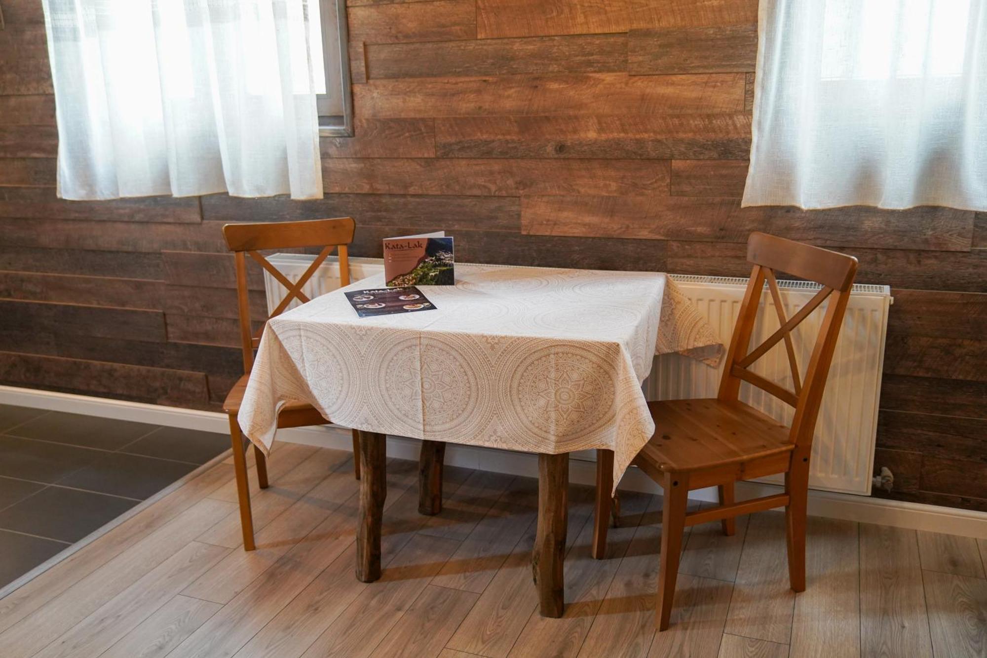 Hotel Kata - Lak BaileTusnad Zewnętrze zdjęcie